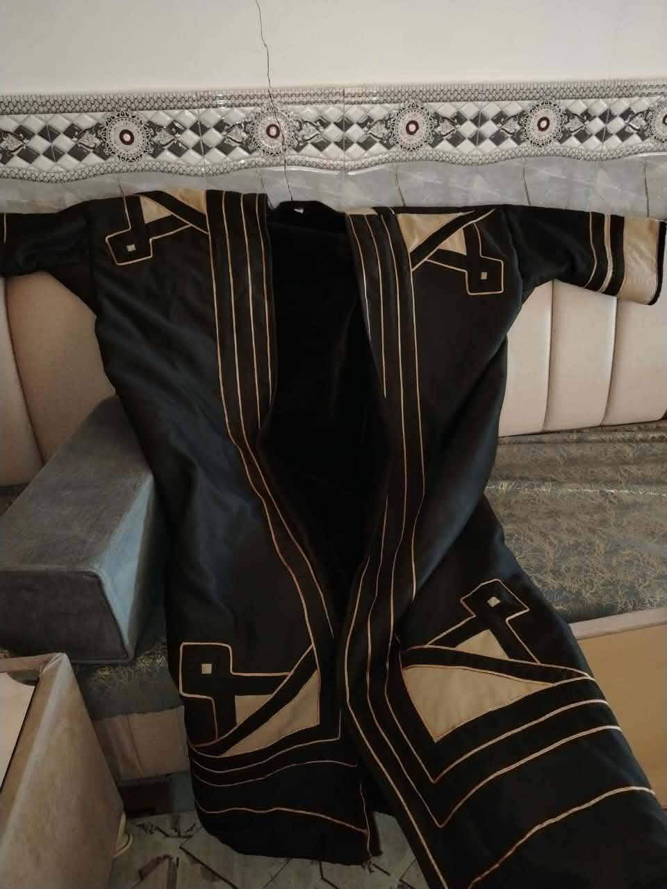 السلام عليكم كاروك جديد بل كارتون ستعمال موه وحده البيع هوه و غراضه ب ٤٠ قفل و فروه سعوديه كارتون ما ملبوسه ولا مره ب 25 رقمي ***********
