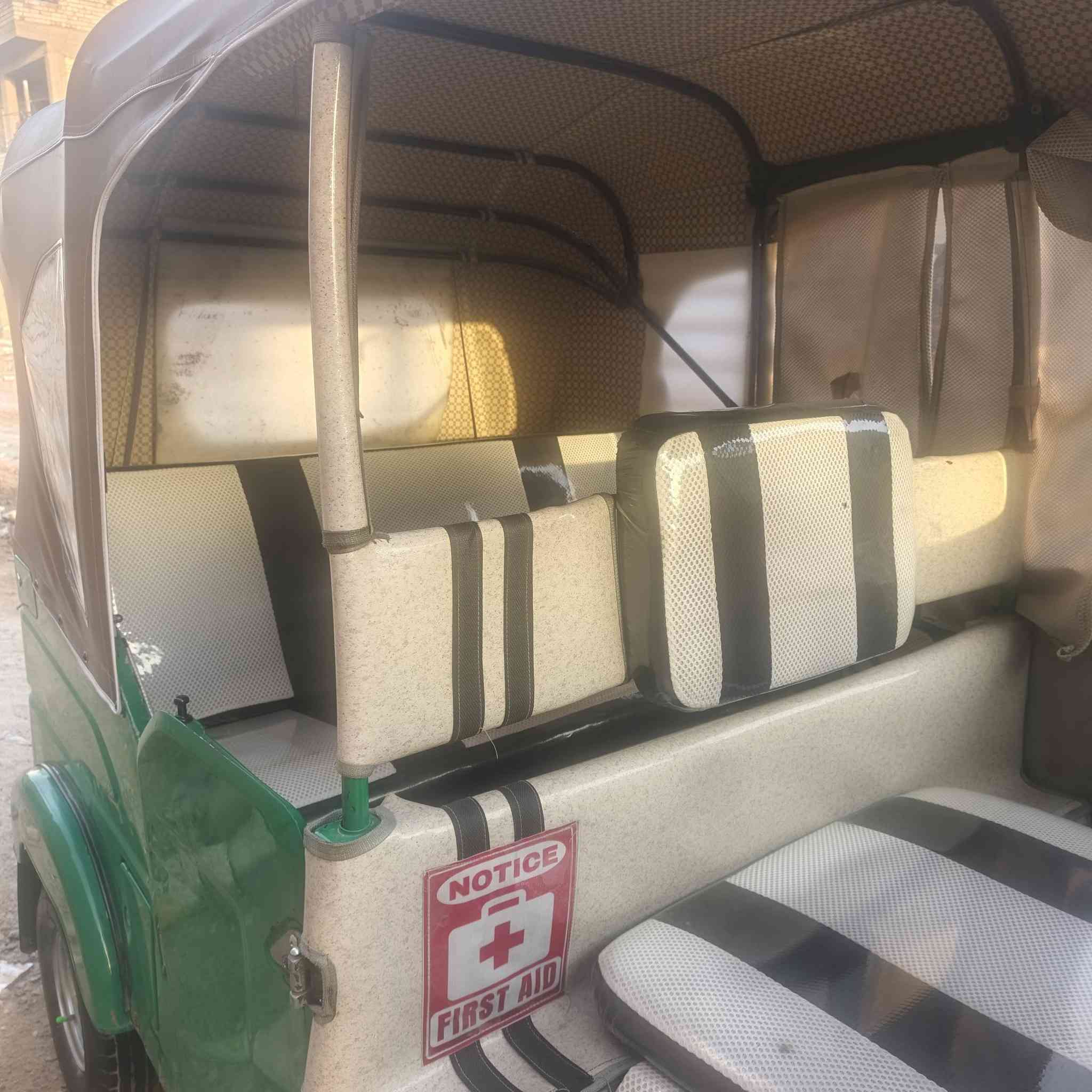 سلام عليكم تكتك للبيع موديل 2022 شكل 2021 مرقمه بسمي بيه بارد يم لجاملغ وبيه كم طخه بسيطه وبيه دوشمه وكاعيات  ومسجل مال مؤمل مشتل سعر 8250 مكاني بغداد مدينه صدر ***********
