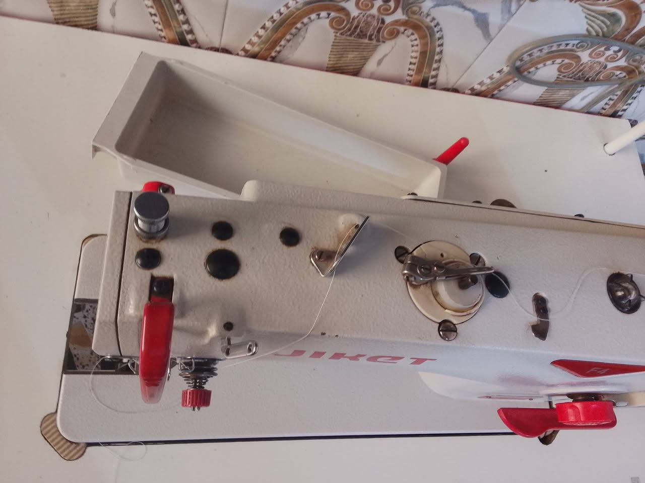 سلام عليكم
مكينه خياطه البيع 
سعر 250
***********
