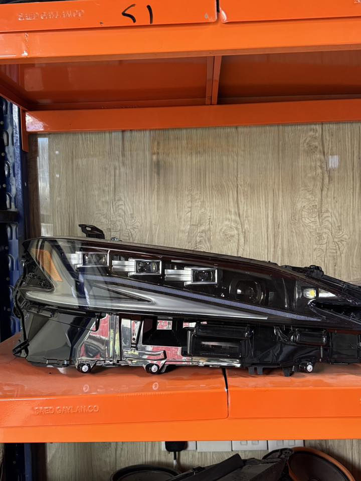 السلام عليكم
توفر لايت  3 عدسات لكسز es 
موديلات من 2019-2024
للأستفسار
***********
