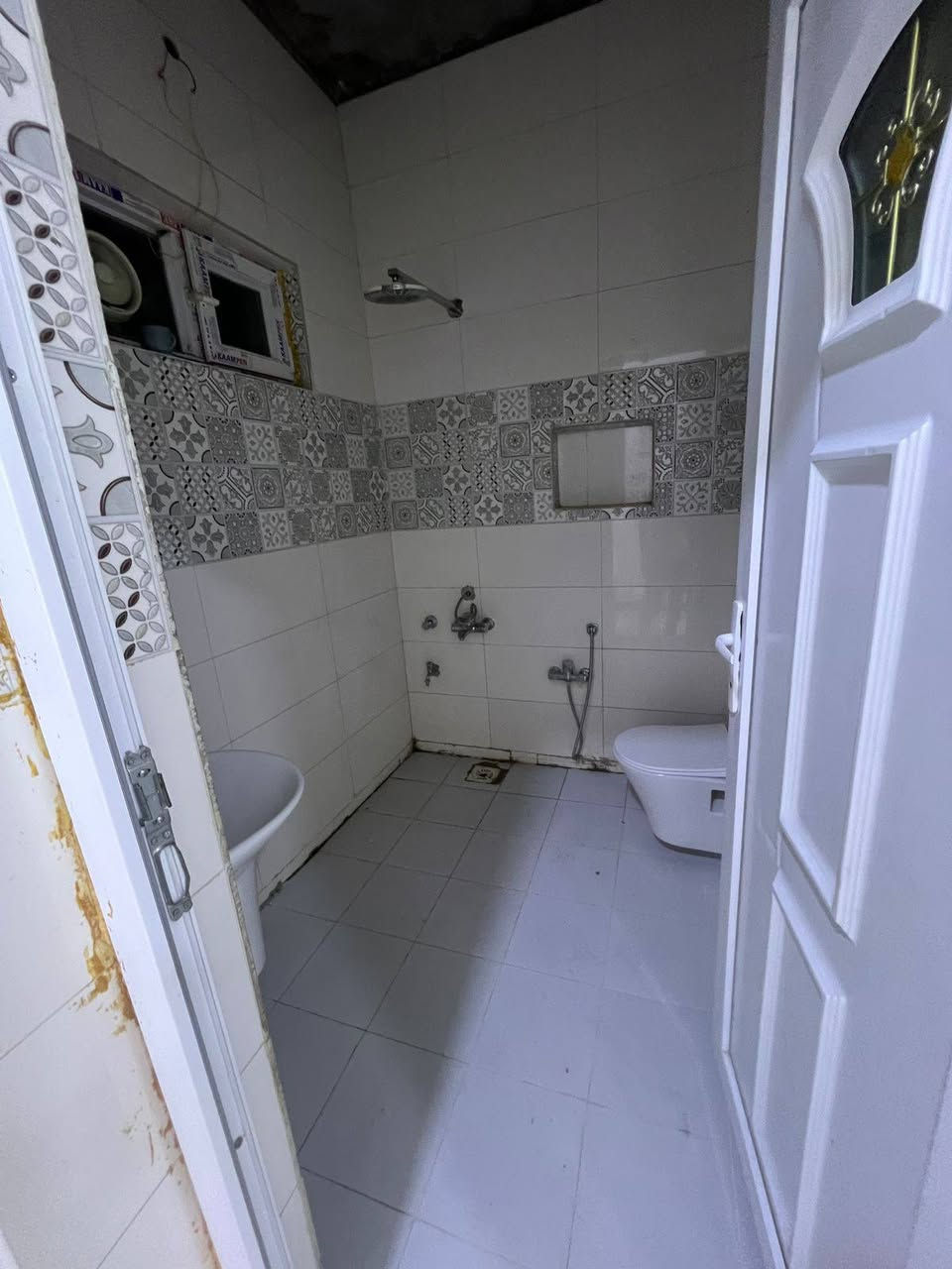 شقه للايجار طابق ثاني جاهزه بالحقوقيين خلف افران السلطان للاستفسار الاتصال على الرقم *********** @

