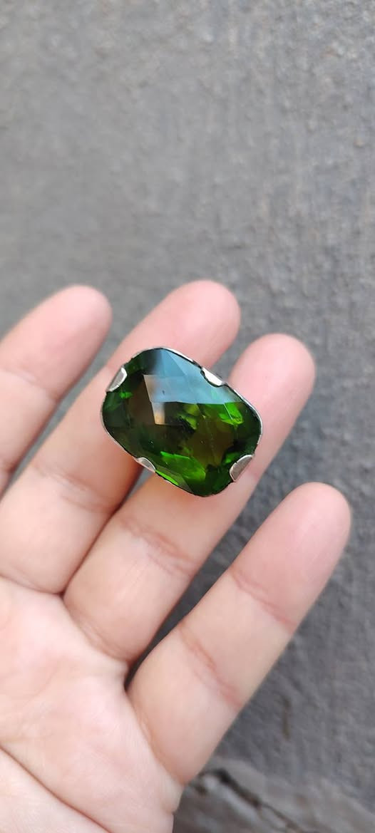 زبرجد روسي خشن صياغه يدويه ثقيل الفضه 925 جميل جداً
السعر خاص


**إذا كنت صاحب هذا الإعلان وتريد حذفه لأي سبب، رجاءا أرسل رسالة إلى الدعم الفني**