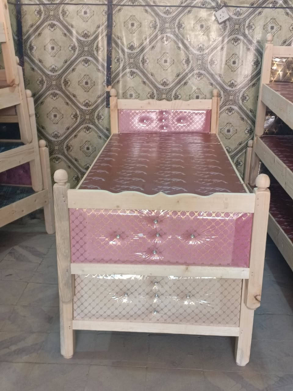 توصيل مجاااني داخل المسيب والسعر 60 ألف
عزيزي الزبون المحترم 
يسرنا ان نقدم لك ما تطمح له 
بلمسة جميلة واكثر من رائعة 
 نضعها بين يديك بتصميم جذاب يرضيك ويرضينا🧿
------------------------------------------
اسرة خشبية بجودة عالية جدا
بطول 2 متر وعرض 90 سم .
و ارضيه بلاويد (بلوك اسود)
توصيل مجاني داخل المسيب فقط 🔥 🔥
فقط احجز طلبيتك واحنا نجيبها لباب بيتك
ومتوفر أيضا كرويته نوعيه ممتازه
 😘
للحجز او الاستفسار 
مراسلتنا ع الخاص 
او الاتصال ع.                       ‏‪***********
العنوان المسيب شارع النجارين قرب نزلة أولاد مسلم
