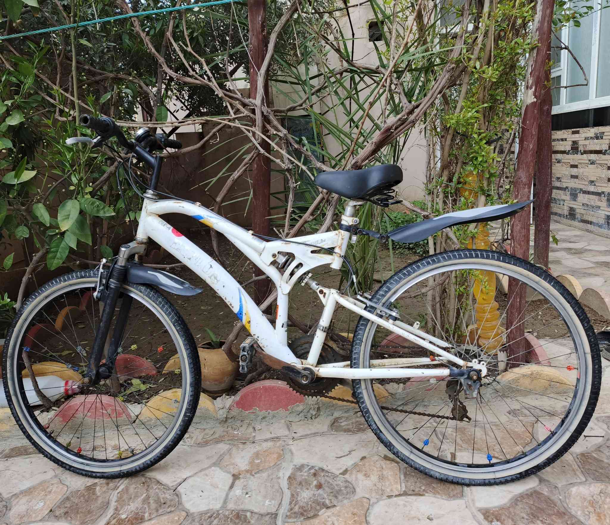 السلام عليكم بايسكل للبيع حجم 26 
السعر 85 وبيه مجال بسيط


**إذا كنت صاحب هذا الإعلان وتريد حذفه لأي سبب، رجاءا أرسل رسالة إلى الدعم الفني**