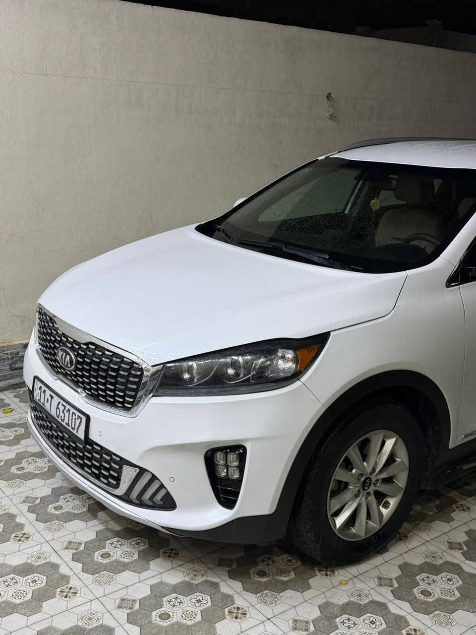 سورنتو موديل ١٩ سيارة مكفولة وسيارة كاعد ونضيفة وصارلي اسبوع من اخذتة اللة شاهد وكلش نضيفة لعلم وارد امريكي  السعر (215) وبية مجال لطيبين  رقم بغداد جديد مكان السيارة الرمادي الزراعة 
 رقم صاحب السيارة ***********
