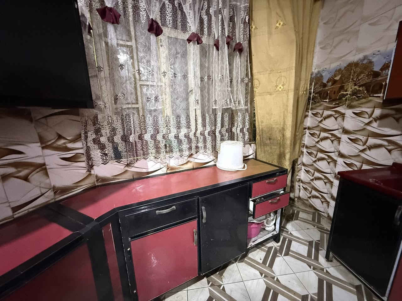 كاونتر مظيف مستخدم  سعره 650 وبي مجال عنوان البصره كرمة علي الرقم ***********
