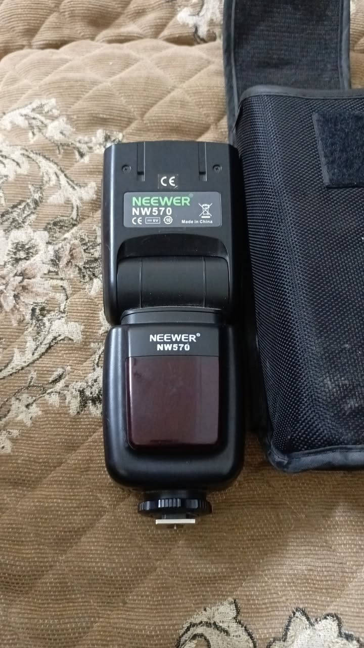 كامره نيكون 7200 مع العدسه الخاصه  وزوم رياضي 70/300
وبطاريه عدد 2
ورام 32
وغطاء جلاتين للكامره
وفلاش خارجي 
وستان ارتفاع 185سم 
السعر مليون وبيه مجال قليل
للتواصل 
***********
