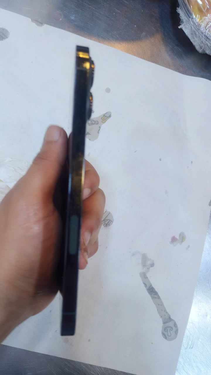 ايفون ١٣ برو ماكس اخضر
نظافة ٩٠ بالمية مستعمل بس ٤ اشهر
للببع فقط بدون مراوس ذاكرة ٢٥٦ 
للتواصل واتساب ***********
