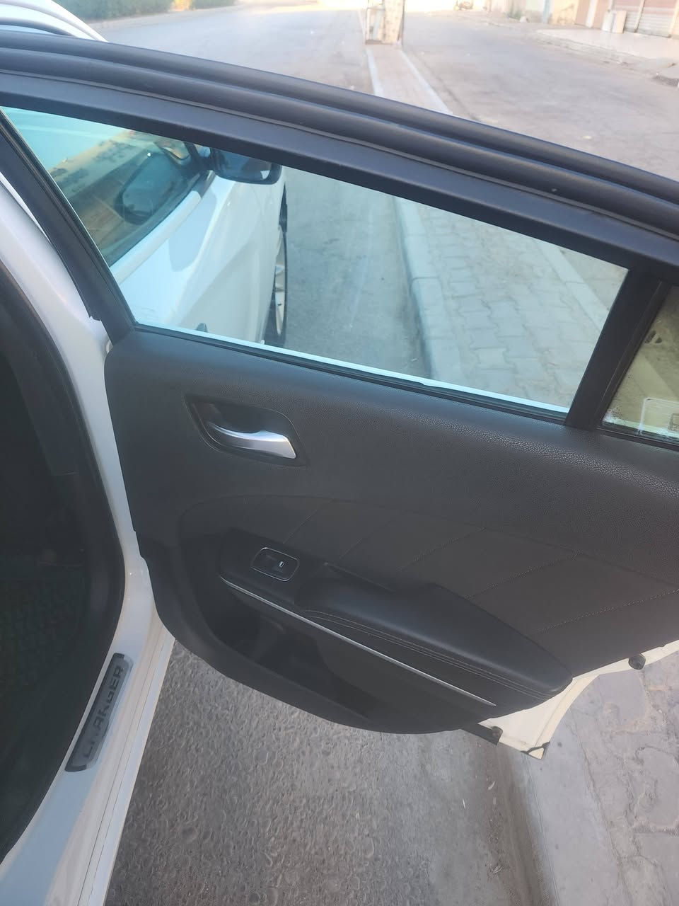 السلام عليكم  ... جارجر موديل 17 اصل SXT رقم بغداد بسمنه شاشه كبيره كار بلي حساس خلفي كشن مخمل حضن مغلف جلد طخم تاير السياره داخله كلين بيه بصمتين اصليات بس صار بيه شي بسيط موضح بل صوره للاستفسار هذا رقم *********** ... السعر 200
