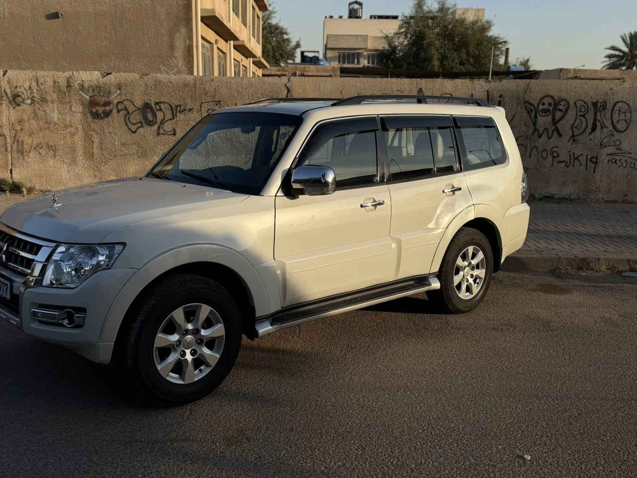 السلام عليكم 
عندي باجيرو 2016 بانزين ادوات السياره كصه واحده السياره متؤمه ارقام وسنويه شرط الحاسبه السياره نظيفه كلش واي نقص مابيه فول للاخير كير محرك خير من الله فتحه سقف 7 راكب تبريد 3 قطع مري شفط اشاير بل مري السياره نظيفه بمعنئ الكلامه للبيع السعر 72 عنوان بغداد المنصور
رقم الهاتف (‬ ‭(0777 088 8265‬
