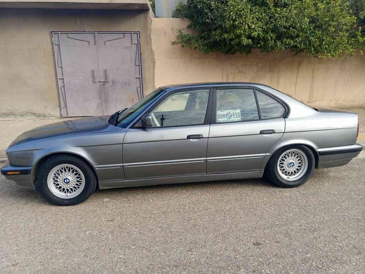 بي ام دبليو موديل1991حجم 525 كير عادي  اصل سيارة بدون حادث مجرد صبغ جمالية سيارة فول  سيارة مكفوله من كص و رقم كركوك و شرط تحويل سعر سيارة 54 بي مجال بسيط للطيبين مكان كركوككك
***********☎️للبيع او مراوس
