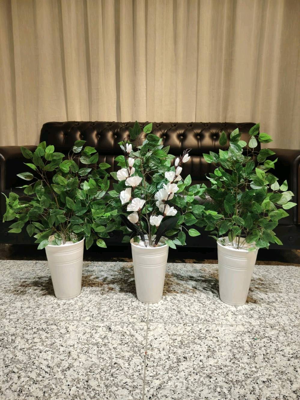  اشجار و زهور صناعيه يتوفر توصيل مجاني لكل محافظات العراق 