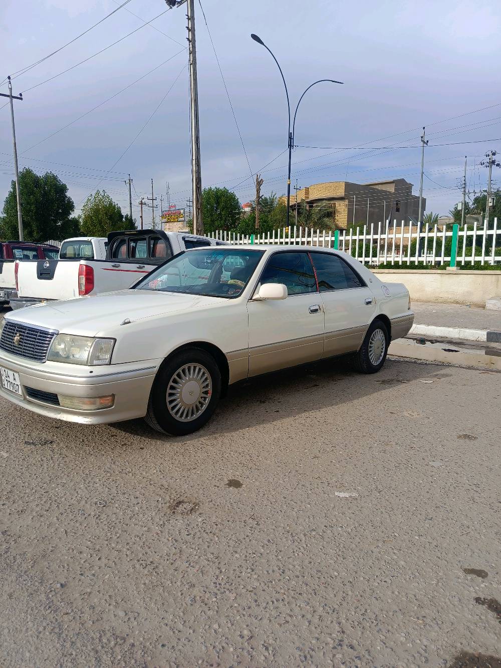 راس الثور فلات موديل 96 رقم بصره دولي باسمي شرط التحويل مكفوله من الكص والنقل والوصوليات كرستال اصل الايت ابو عيون مشط جديد كاردن جديد محرك في في تي 2500 بيها معجون بالباب خلف السائق الإطار مالته البدي 
البصرة قضاء الدير 
90 وبيها مجال