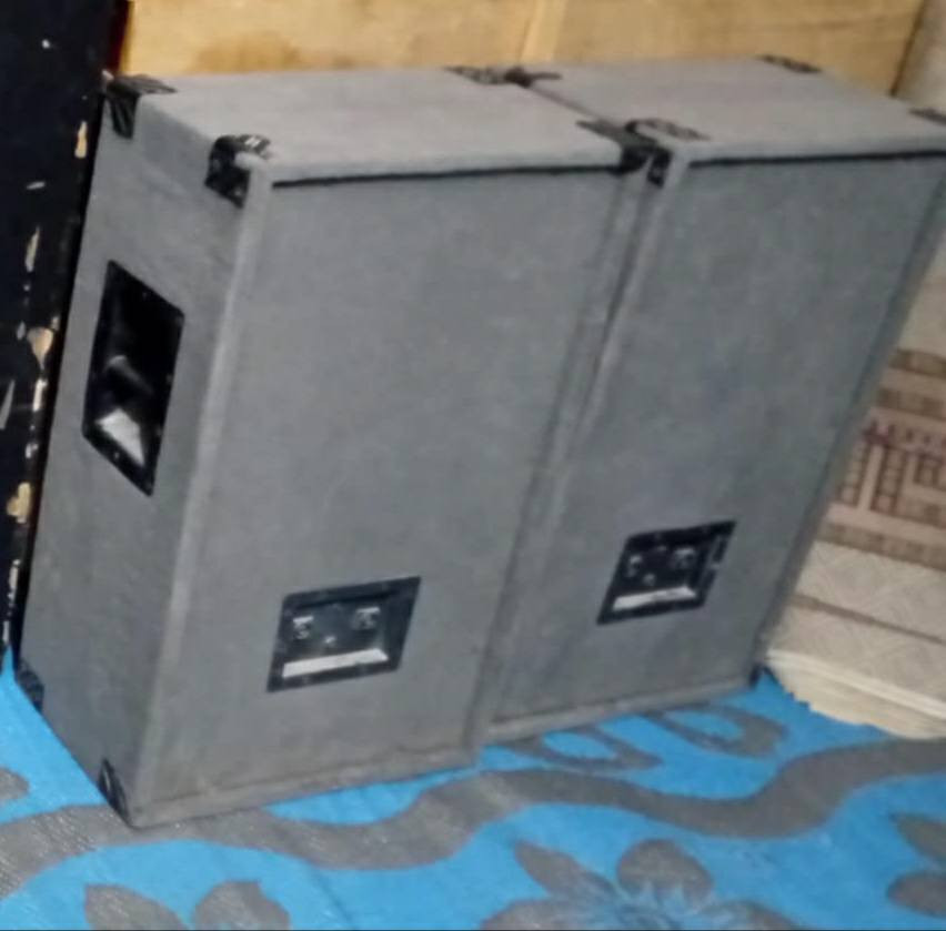 زوجين سماعات ثنائي ايطالي للبيع نضيفات ما مفتوحات شرط الفحص للبيع او مراوس بسماعات دب ايكو جنك اصليات


**إذا كنت صاحب هذا الإعلان وتريد حذفه لأي سبب، رجاءا أرسل رسالة إلى الدعم الفني**
