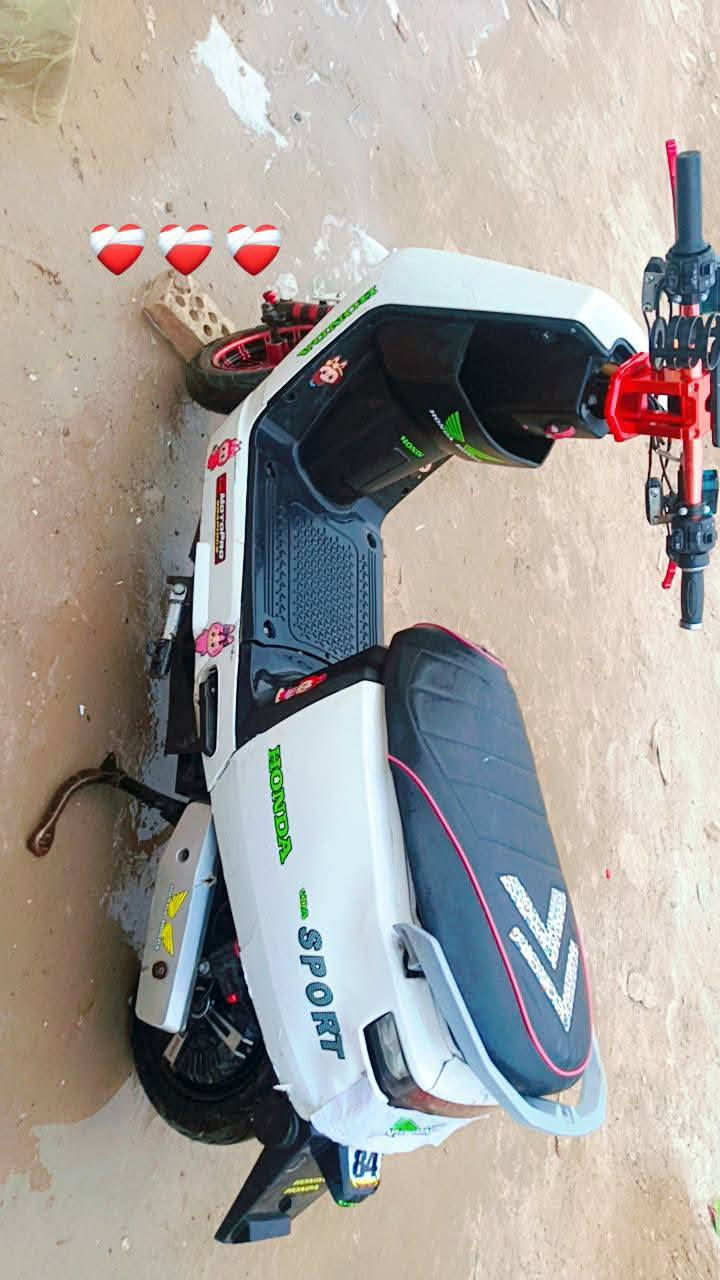 دراجه شحن نوع هوندا 
ست بطاريات 
تزويد ستيرن + فجوج بريك امامي+ خلفي + نقص هورن واشاير 
بغداد الزعفرانية ***********
السعر 500 بيها مجال للشراي
