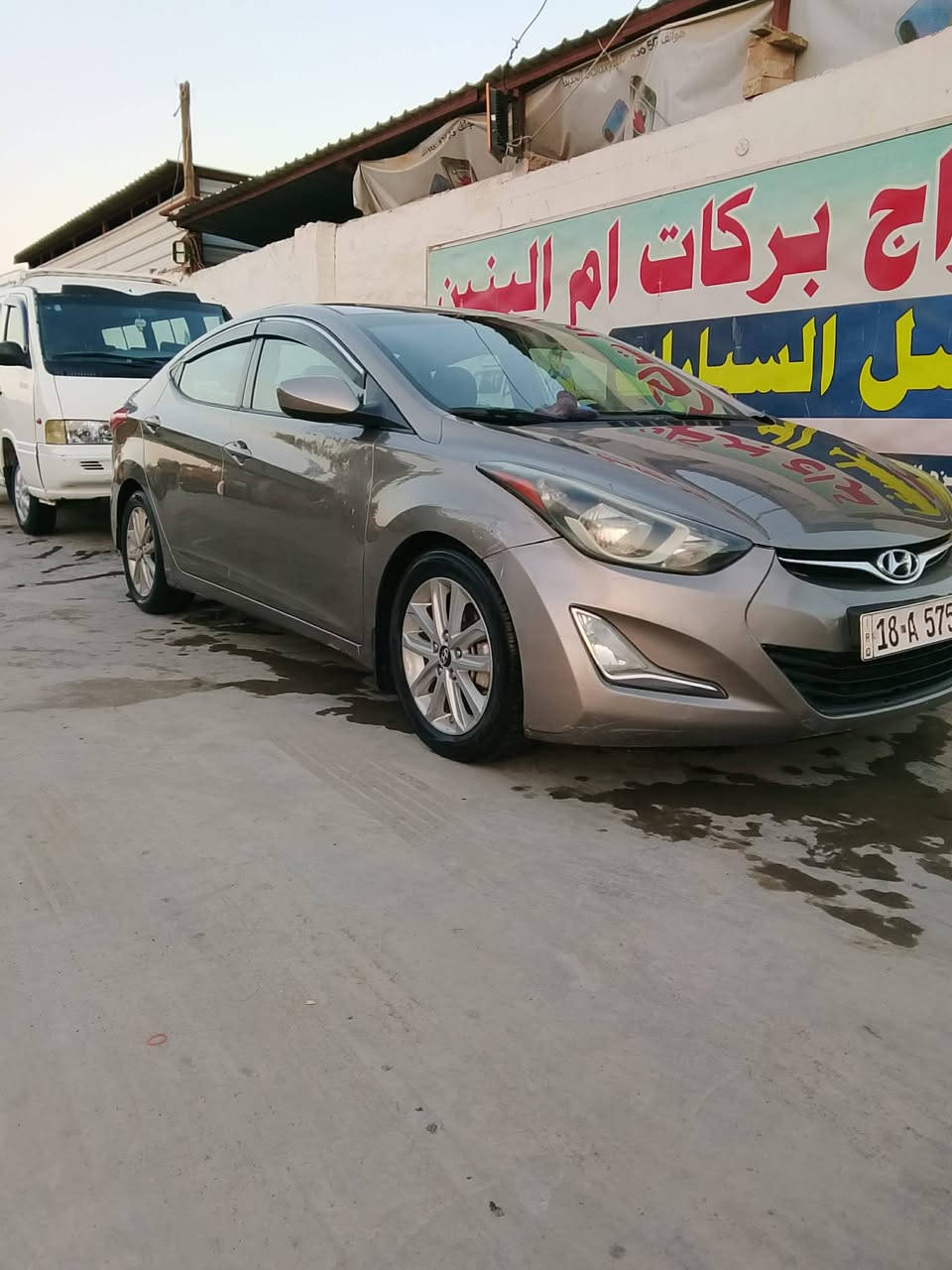 السلام عليكم
النترا للبيع موديل 2015
مكينة كير جداد تخم تاير جديد منظومة تبريد ثلج 
حادثه فقط قبق صندوق صبغ بدون دواخل لبيل واحد سعر 112بيها مجال قليل مكان حله طهمازيه ***********
