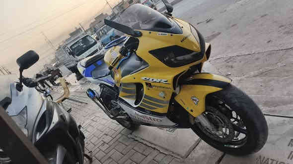 دراجه إف وراي .نوزل .2006 مكفوله. دهن كله أم زويل . مي زيتي. مري اصليات . صالنصه أم س رعب. مسويله ادامه عامه. فيت بم أصلي ألماني. تنضيف ثلاجه +بخاخات. فجوج أمامي خلفي تايرات أمامي خلفي كله بحالت شركه سعر 28 مكان بغداد حيور ***********
