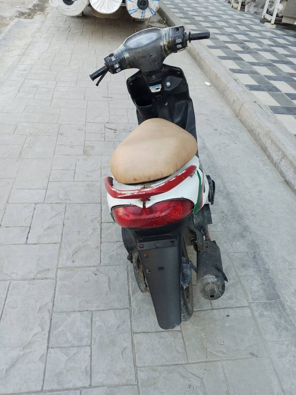 السلام عليكم دراجة ماكس قجمة 120 نظيفة سلف وهندر بكل وقت تواير جدد بلادي السعر 300 الف مكان بغداد الشعب
الرقم ***********
