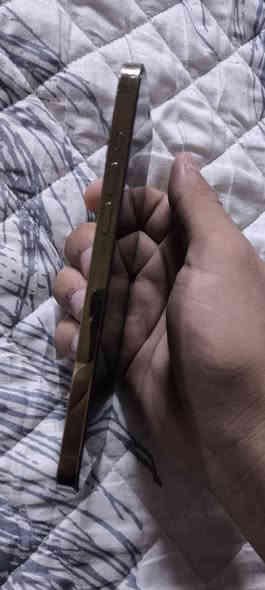 ايفون 12 برو ماكس ذاكره 128 تك سيم بطاريه 81 نموذج M نورمال ضد المي لامفتوح ولا مبدل اي شي... فقط شخوط خفيفه بل شاصي وماتضر شي اثر استخدام سعر 440 وبي مجال خاص او ***********
