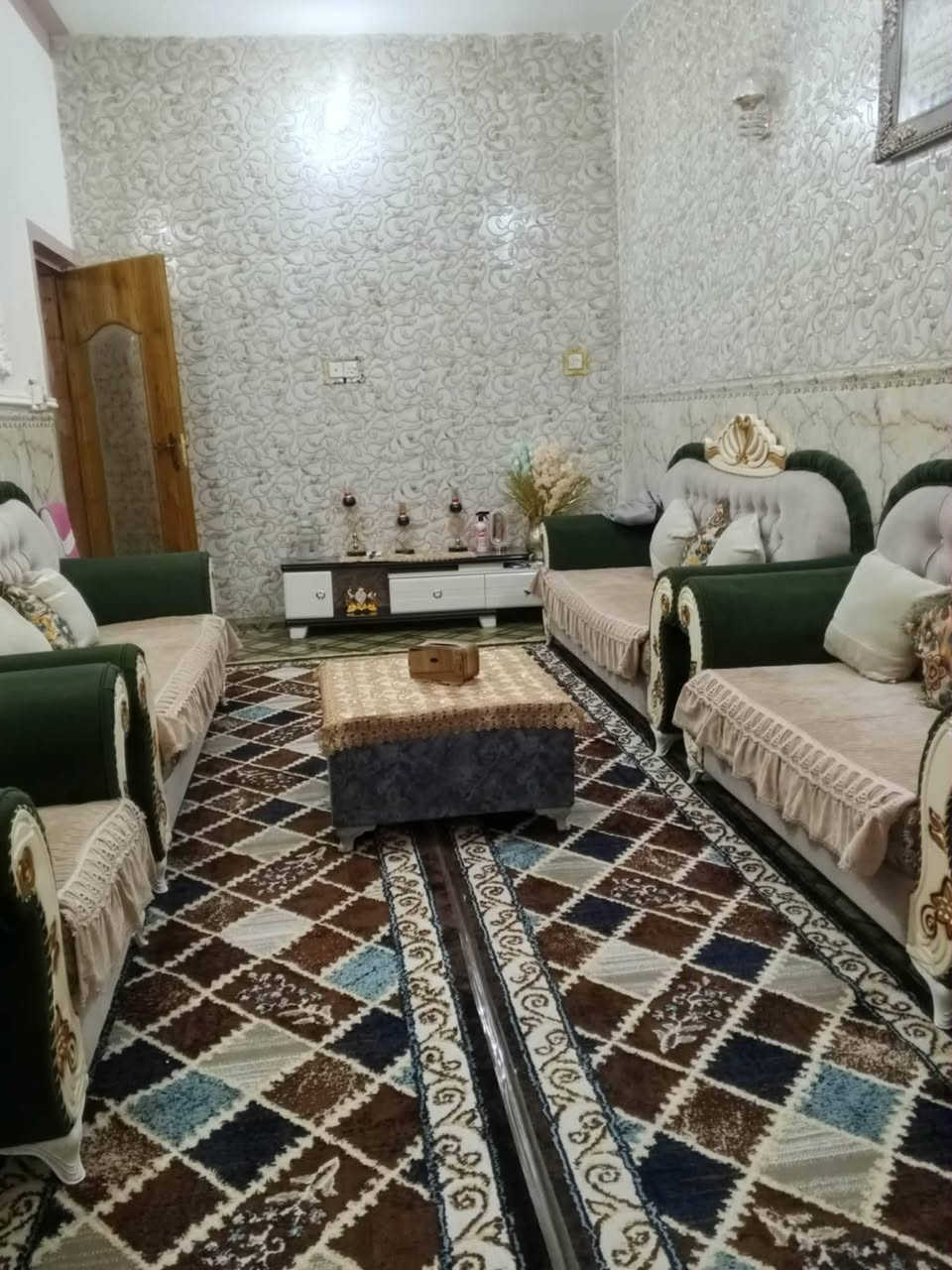 سلام عليكم عرض جديد ✨🚩
دار طابقين مساحته 100م ✨🚩
طابوا زراعي سند 25 يحتوي
 على غرفتين وا استقبال وصاله ومطبخ وصحيات عدد 3 البناء  طابوق والسكف صب  ✨🚩
العنوان المسيب حي المعلمين شارع المدرسه الدينيه ✨🚩
السعر مناسب جداً ✨🚩
‏‪***********‬‏
