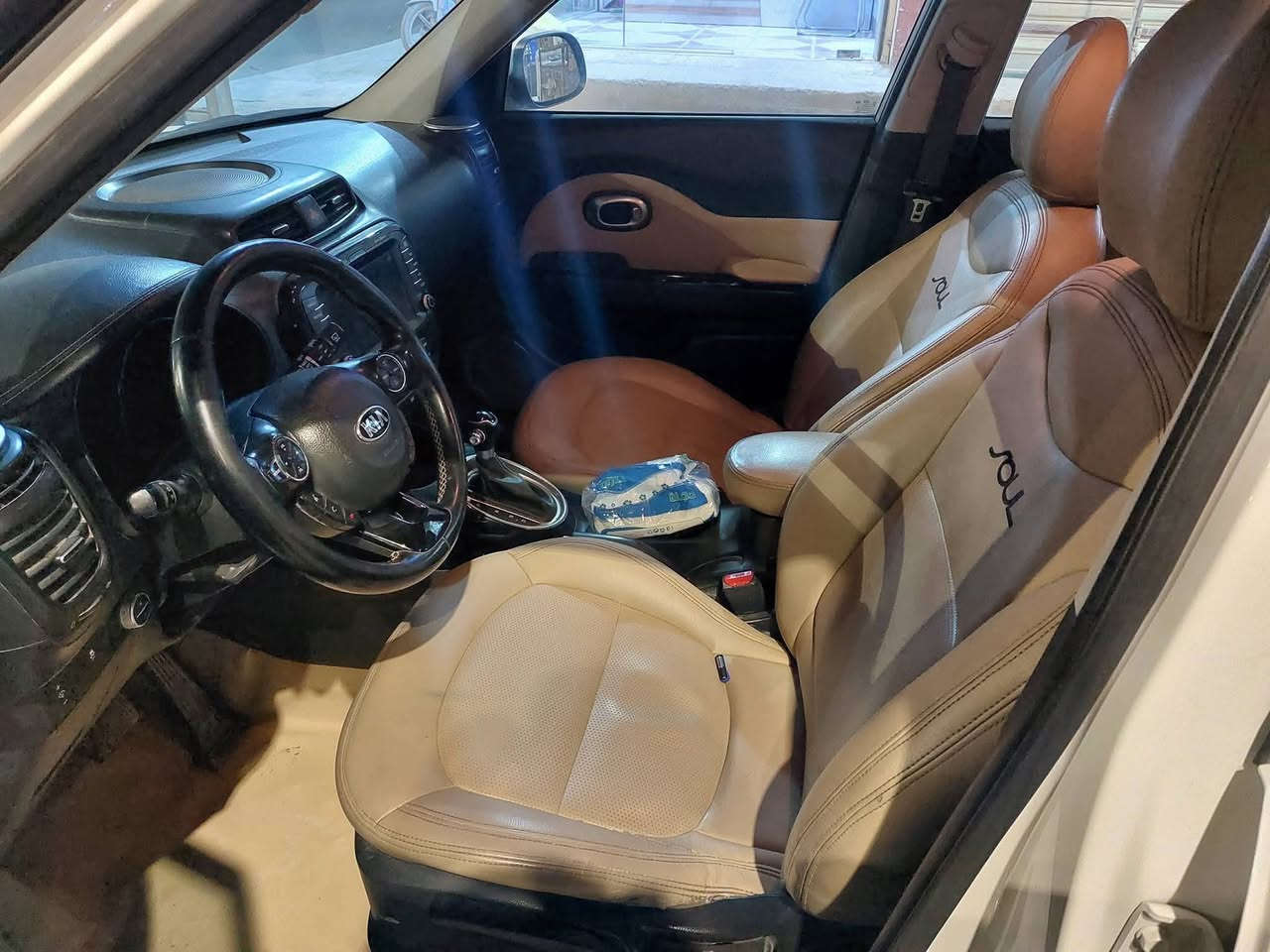 السلام عليكم لبيع صول موديل 2015 رقم بابل مكينه 2000 بيهه جاملغ وبنيد وهلال الخلفي بدون دواخل كير محرك حداديه مكفولات تبريد ثلج تخم تايرات جداد كهربائية كلهه شغاله سياره جاهزه من كلشي السعر 103 وبيهه مجال ***********
