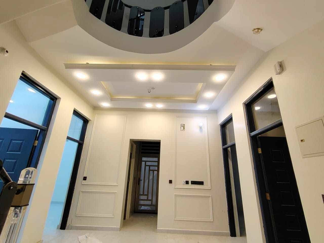 الصبغ مو بس لون وفرشة، الصبغ هو واجهة بيتك وراحتك النفسية. أنا ما أسلمك حايط مصبوغ، أنا أسلمك لوحة فنية وتفاصيل نظيفة (حواف، زوايا، وترتيب). نستخدم أفضل المواد اللي تعيش وتتحمل، ونعطيك لمسة تخلي كل من يدخل بيتك يسألك: منو هذا الخلفه اللي اشتغل لك؟" هاذ رقمنه وبل خدمه(***********)
