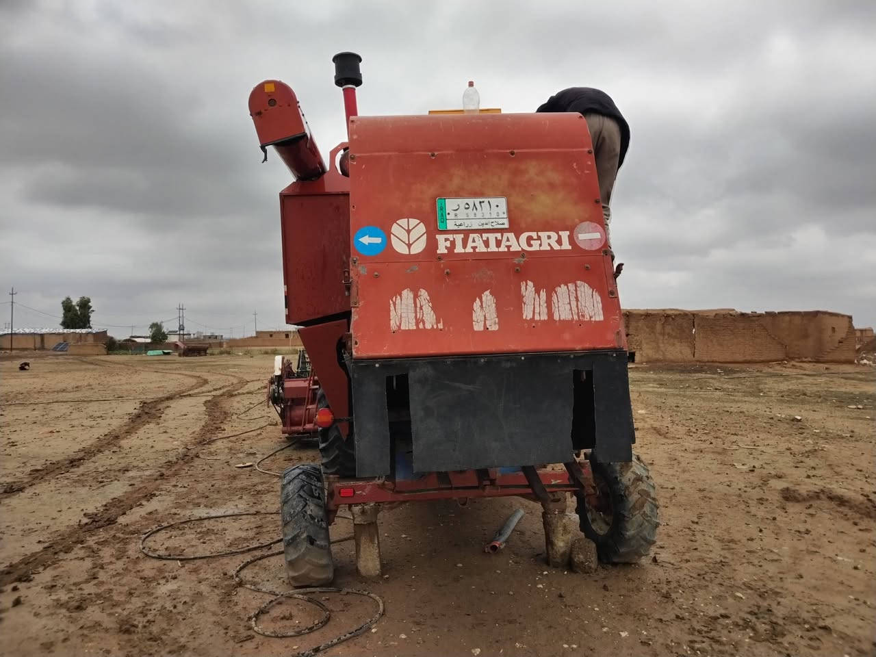 دراسه لا فيردا للبيع موديل 2010 محرك كير كلو شرط مكان مخمور  قراج السعر دفتر ونصف وبيها مجال للاستفسار الاتصال ***********
