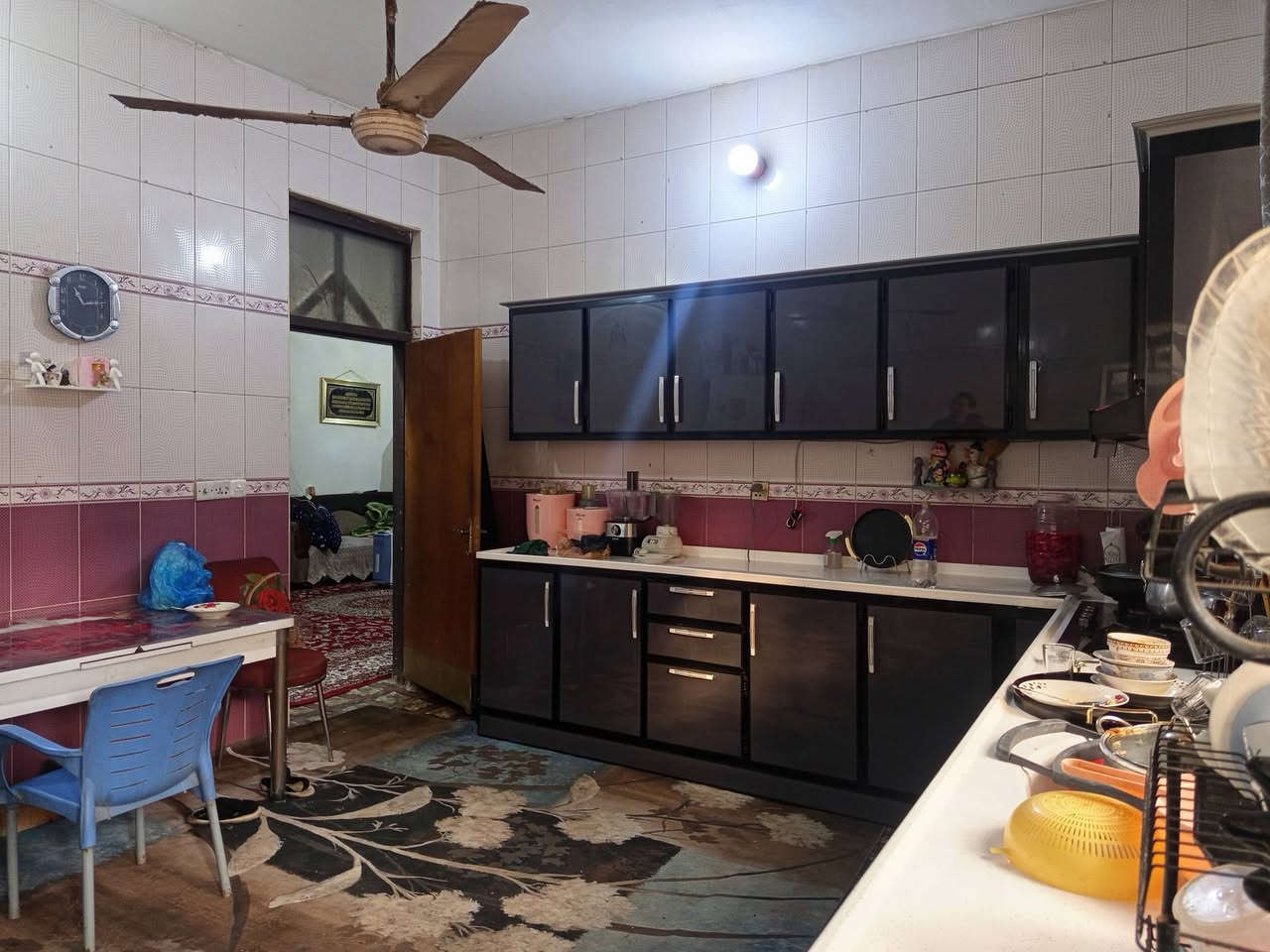 دار طابقين للبيع سكني واستثماري مساحة 200م ملك صرف تحويل مباشر بعقوبة حي المصطفى فرع مقابل مدرسة بعقوبة الجديدة كامل الخدمات شارع 10م الأول غرفتين نوم واستقبال وصاله ومطبخ وصحيات داخليه وخارجية والثاني ثلاث غرف نوم وصاله وصحيات السعر 320 مليون وبي مجال للشراي للاستفسار خاص او ***********
