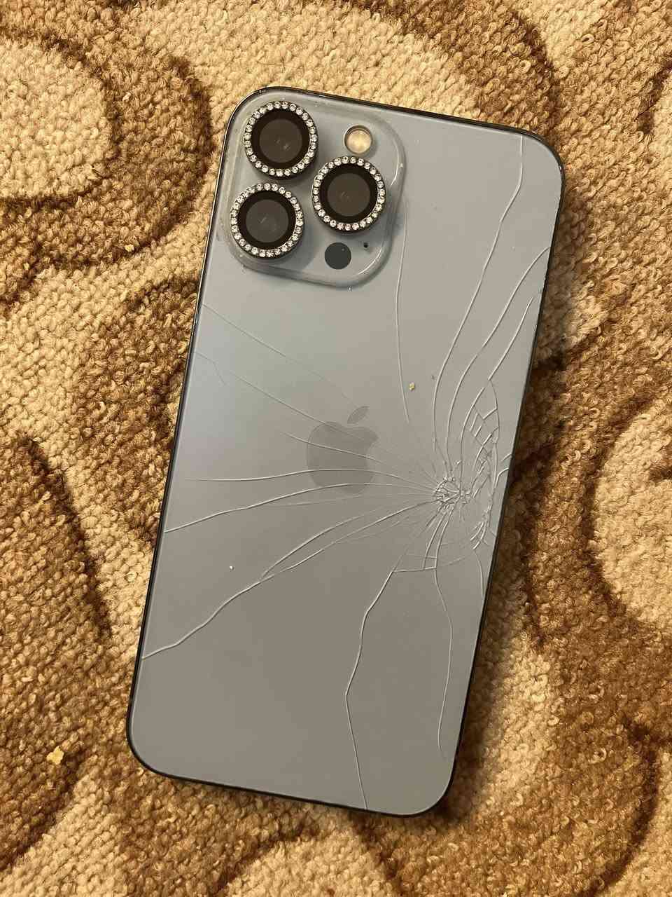 ١٣ برو ماكس ذ٢٥٦ بطاريه ٥٥ الأصليه مبدل شاشه اصليه شرط فيس ايدي شغال وعدسة من الكاميرات متشتغل وضرر بالظهر كدامك  يتبدل ب ٢٥ ويضيع بالكفر هم السعر ٤٥٠ وبي مجال
تواصل خاص او واتساب فقط ***********
