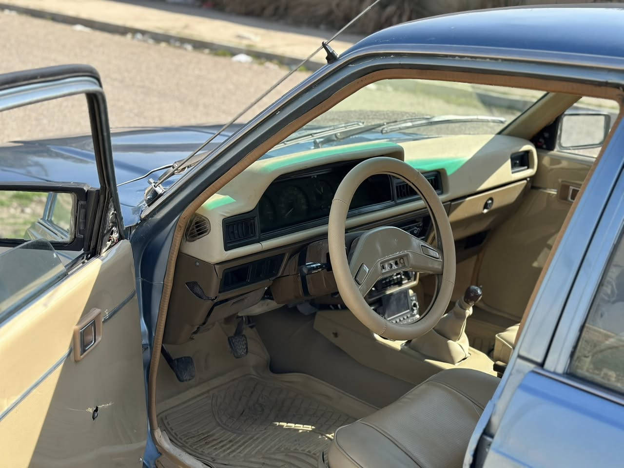 تويوتا كرونا 1981 
تعمير درجة اولى 
كير ومحرك شرط 
4 تايرات جديد 
طخم امامي خلفي كله جديد 
كهربائيات كلها شغال 
سنوية جديد مشروع وطني 
دفتر بنزين رقم كركوك مميز 
سعر 42 وبي مجال استفسار 
***********
