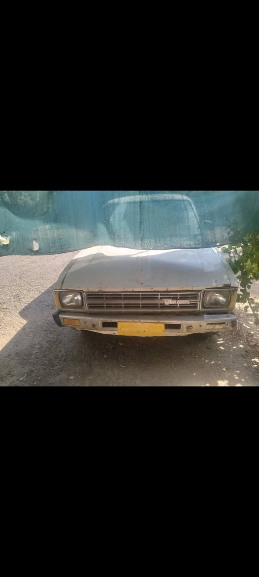 السلام عليكم وعليكم السلام للبيع سياره بيكم تيوته للبيع موديل 82 نضيفه 4نمر اصوليه رقم انبار حمل للاستفسار اتصل على*********** المكان الفلوجه النساف
