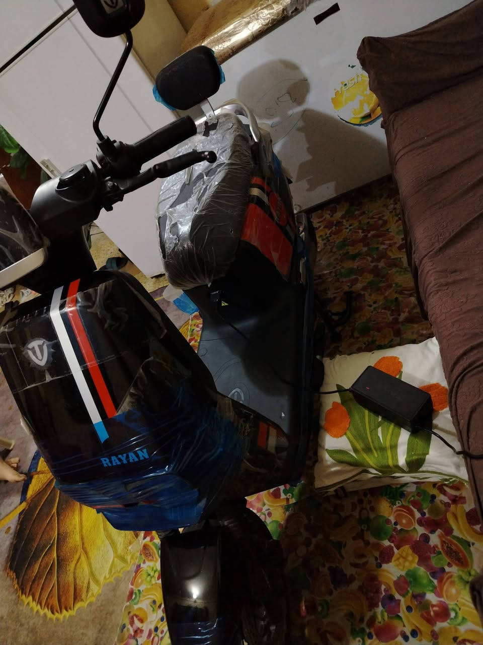 دراجة شحن ريان ام عيون (للبيع) استعمال جدا قليل 
المواصفات
1-ملف 1200
2-ست بطاريات كبير مسطره
3-السرعة 50 حقيقي
4-توصل مسافه 45 كيلومتر حقيقي
5- ثلاث نمر 1-2-3
6-جك جانبي +رئيسي
7-سويجين +بصمتين تشغيل عن بعد
8-اللون اسود لماعي ⬛
9- مساحة تخزين جوةَ الكشن
10- الشاحنه اصليه من الشركه
السعر 950 وبيها مجال للتواصل على الرقم (***********) فقط الشراي يتواصل رجاً. العنوان النجف المشخاب ناحيه القادسيه.
