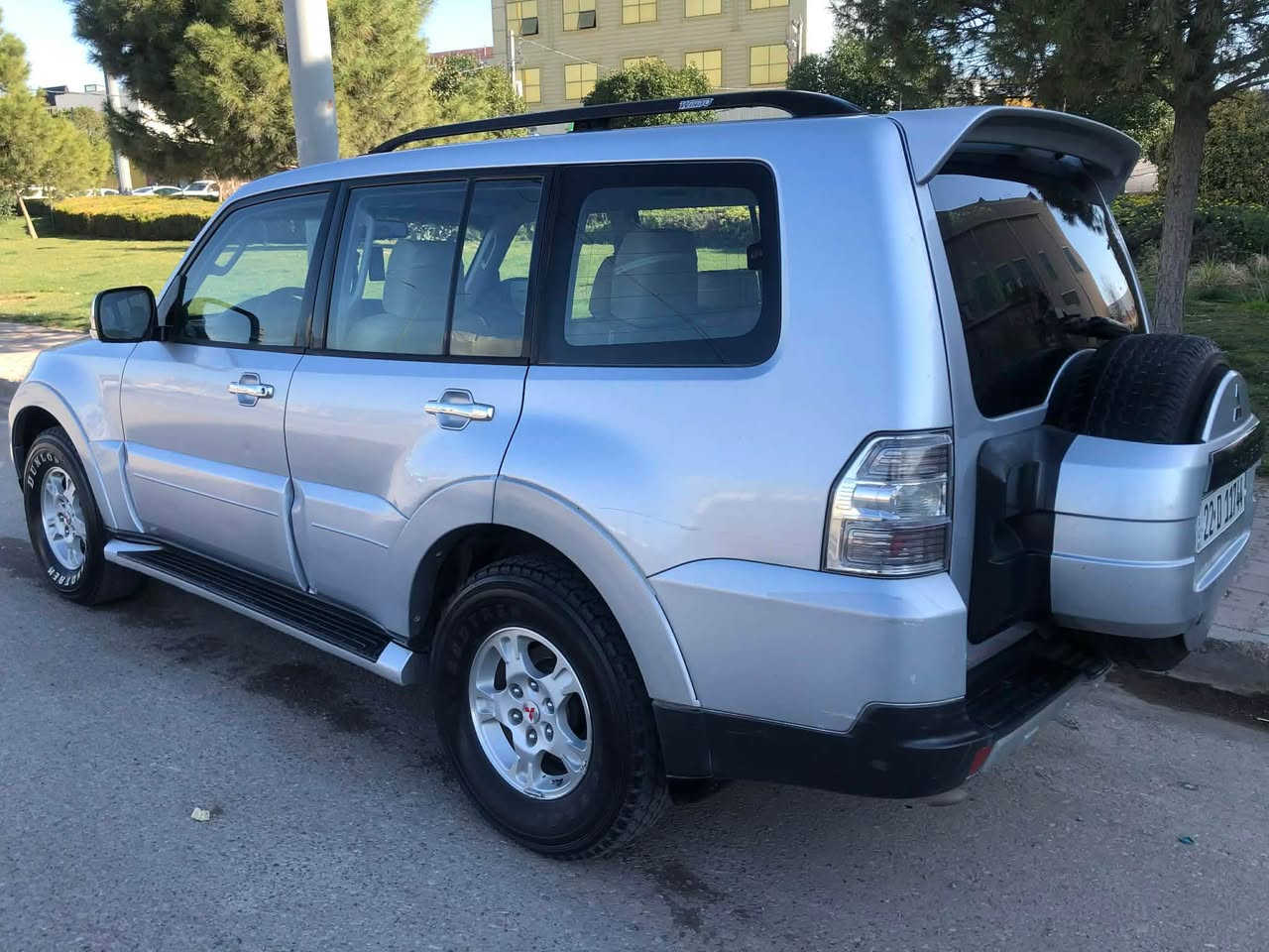 باجيرو 2008 ,سعر 125 ورقة، بدون صبغ كلشي بشرط،واتساب/ *********** ،كير و محرك بشرط , سيارة باسمي سنوي جديد لحد 2031 وفحص و هزة جديد ,مواصفات 
7 راكب ،محرك 6 سلندر ، 3 مقعد ، تبريد مركزي ،شاشة ايباد و كاميرة، مراية شفط كهربائي ،دبل اكسل 4x4 ,مكان اربيل
بدون مراوسة أربيل, العراق
