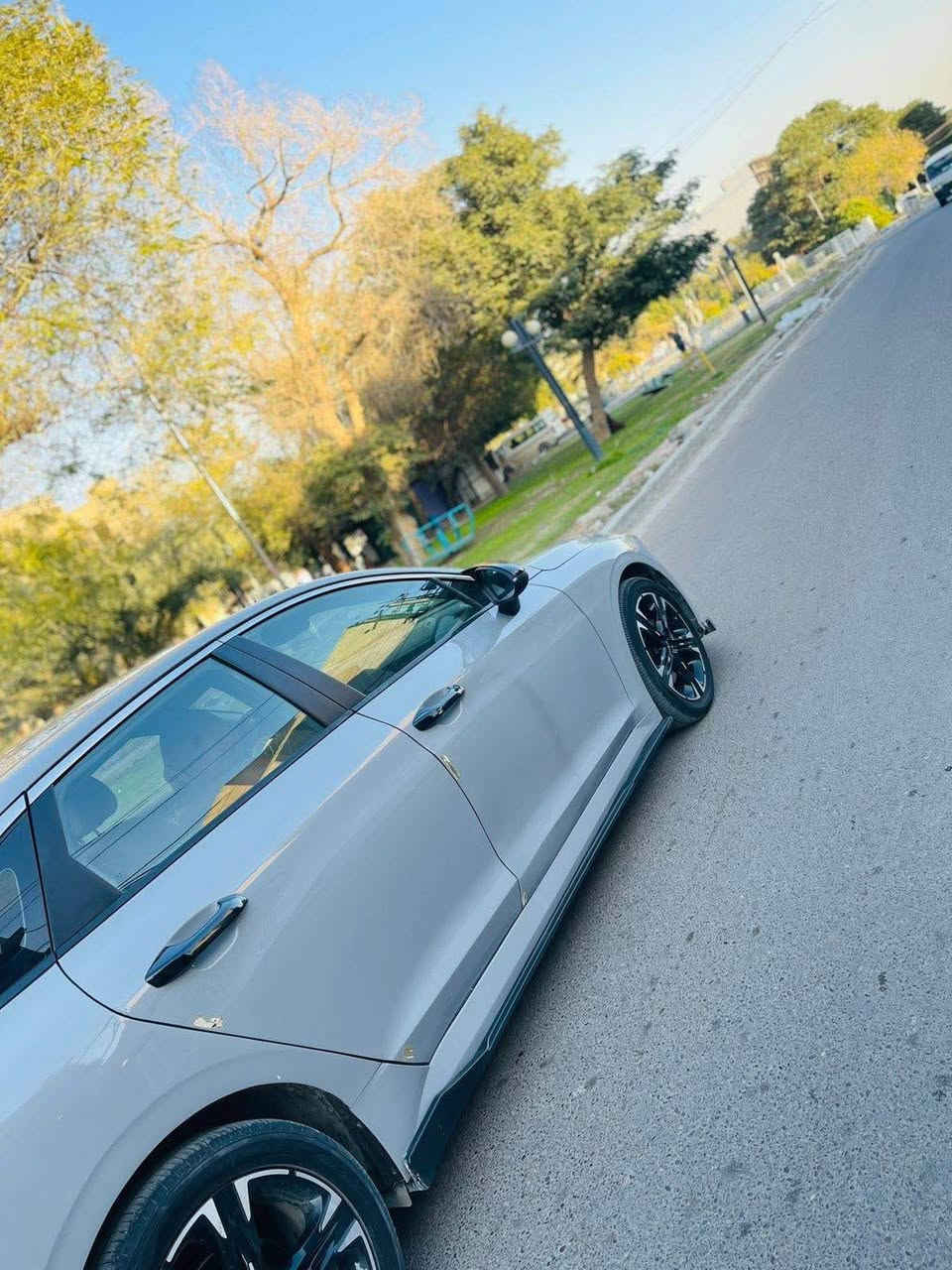 للبيع
موديل 2023
Kia K5 gt -line 

ماشيه 48 الف 

مواصفات السياره : 

1- بصمه أبواب و تشغيل عن بعد 

2- كشن ألسائق كهرباء 

3- شاشه كبيره 

4- لد نهاري 

5- ويل كب 18 

6- شاشه عرض أعطال بالدشبول 

7- كروز سرعه ذكي ( مثبت سرعه) 

8- كشنات تدفئة 

9- سايد بريك كهربائي 

10- GPS 

11- صندوق كهرباء 

12- قيادة ذاتيه 

13- شاحن واير ليس 

14- تحديد مسار 

15- مخارج شحن امامي و خلفي 2 

16- فور ويل ( دفع رباعي) 

17- جام اوتو السائق 

18- مانع أنزلاق 

19- كامره دواره 

20- حجم ألمحرك 1600 توربو 

(حادث ألسياره والسونار موجود بالصور رقم اربيل هزه جديده تريد تحويل او وكاله سعر السياره 165 للأستفسار *********** بغداد, العراق
