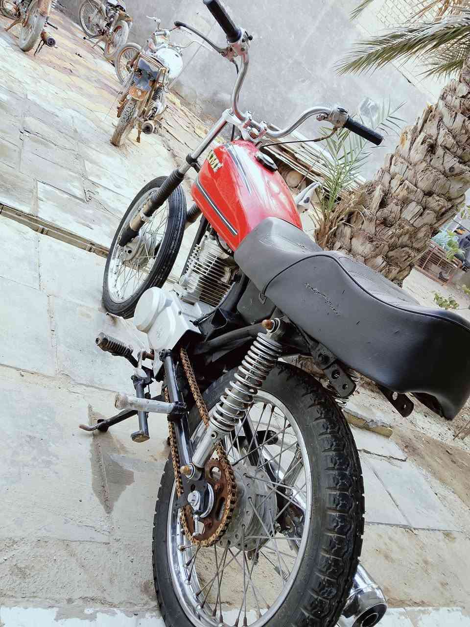 نامه تعمير كلك كلك 

دراجه كل نقص ما بيه 

مفتوحه بستم ولاستيك ولف

 سعر 350 

مكاني سوك شيوخ ناحيه الطار

‏‪0784 275 7723‬‏
