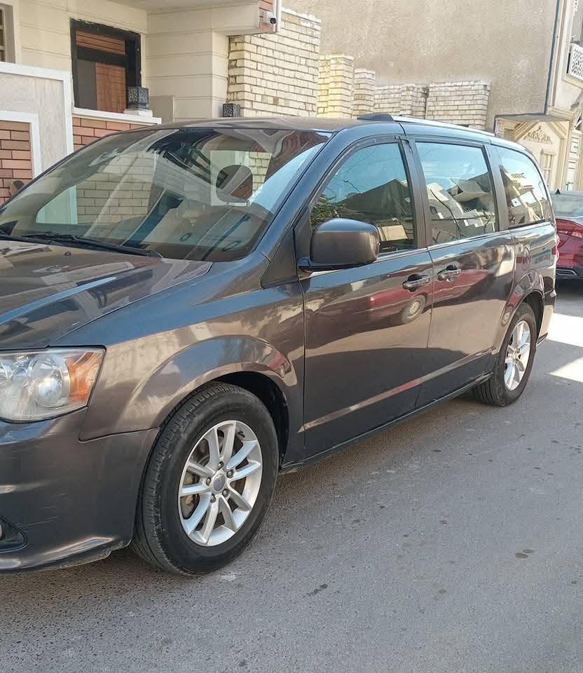 سلام عليكم 
دوج كرفان 2020 sxt
سياره ماشيه 70 ميل فول مواصفات
(صندوك كهرباء/ بوب كهرباء/كشن جلد/شاشه/فرس ارضي) معروفه مواصفات الدوج حادثها والسونار بل منشور مكاني بغداد الاعظميه (***********)/(***********) واتساب+ اتصال السعر 170 بيها مجال بسيط
