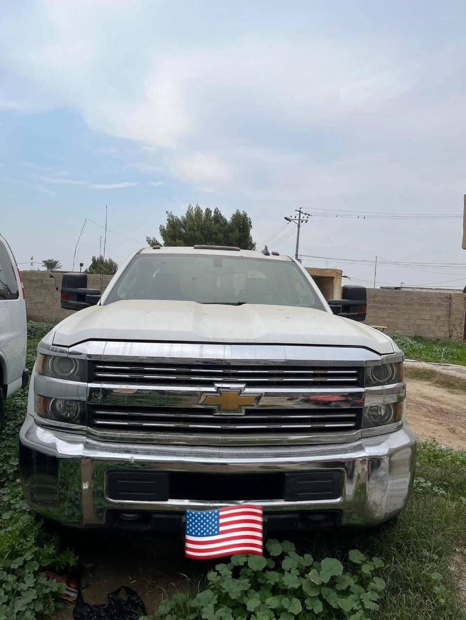 السلام عليكم من رخصة الادمن
سلفرادو 2019 حجم 2500 رقم بغداد
6.2 8 سلندر للبيع او المراوس
باب قصير بدي طويل للاستفسار اكثر 
***********
