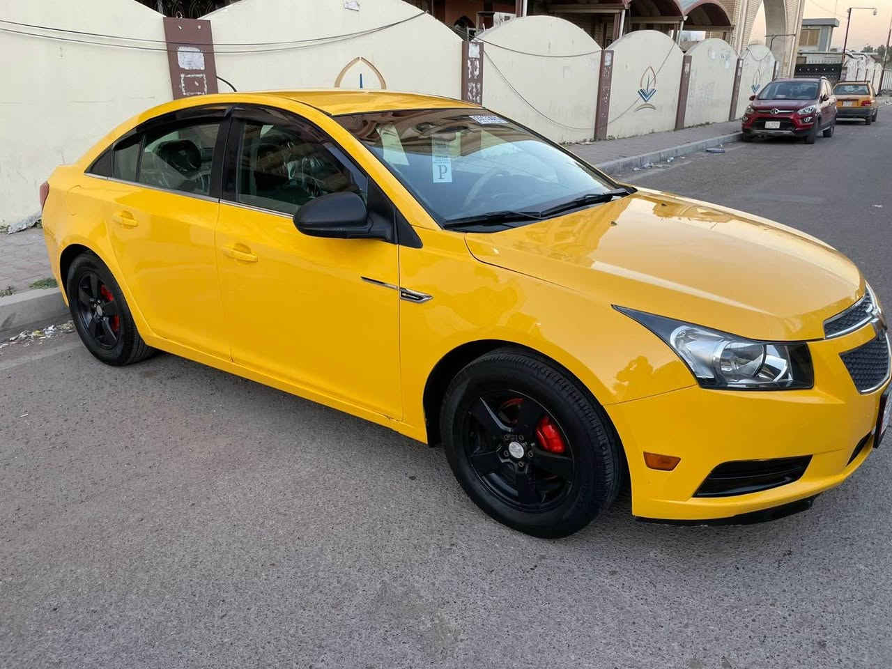 السلام عليكم للبيع فقط شوفريلت كروز 2012 محرك ١٨٠٠ المرغوب كير اوتماتيك ٦ نمر رقم بغداد وارد امريكي ضررها باب الخلفي مصلح نفسه بدون تبديل بجم كبس تخم تاير جديد وباتري جديد ادامه كامله اي عطل مابيها بحيث السيرفس طافي تبريد ثلللج صدر خلفي امامي جديد شاشه تاب كامره تحكم ستيرن مدوشم ارضيه وسقف ويل كب بلادي السياره جاهزه من كل شي ونفس الصور الف ماينصرف عليها اي شي غير الصور اتعاتبني السعر ٧٧ مكاني بغداد الاعضميه وهذا رقمي *********** بغداد, العراق
