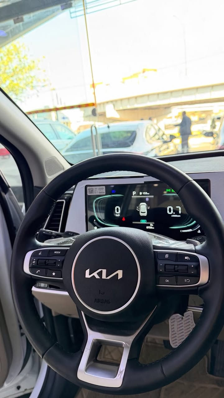 کیا سبورتج 2025 خلیجی صفر شرکە نیم
للبیع فقد /رقم سلیمانیە 
 فول فول مواصفات واحد ع واحد
 
بانوراما+ کشن تبرید و تدفئە
کشنات جلد +صندوق کاربائی + کشنین کاربائی

ماشیە ٨ الف 
مکفول کفالە عامە + مکان سلیمانیە

 سعر  256 ورقه قفل
 
***********
