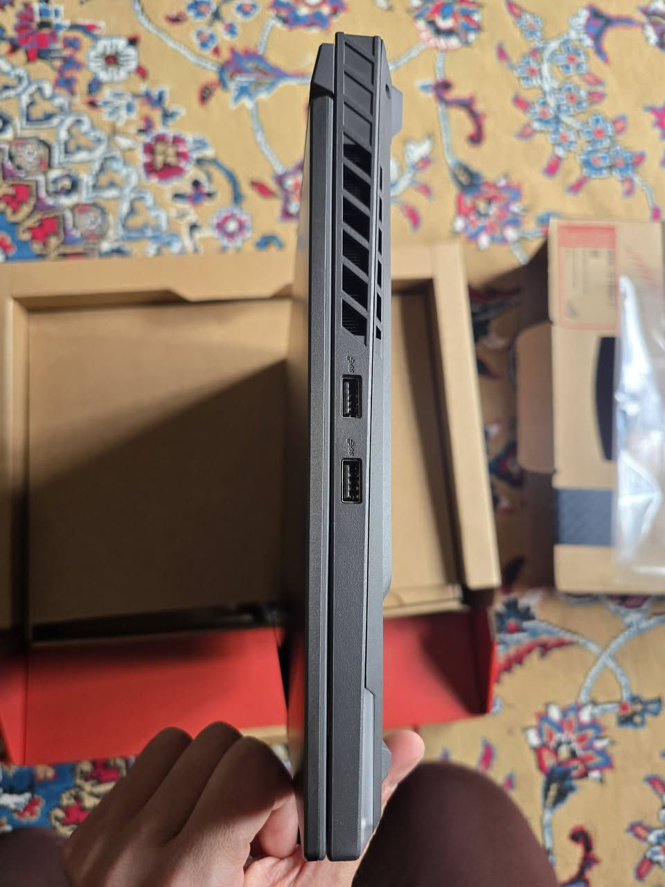 لابتوب العاب GAMING جديد غير مستعمل وعدد الشحنات صفراسوس روك ستركس  بدون اي خلل ونظافة 100% مع الكارتون والملحقات بالاضافة الى ٣ اشهر game pass  
مع ضمان asus سنة كاملة 
#asusrogstrixg16 (2025) 
#new جديد 
2.5k IPS 240hz
Amd ryzen 9955hx 
Nvidia 5070ti vram 12gb 140w tdp
Ram 32gb gddr7
Hard 1tb ssd gen4 
Chichlet perkey rgb keyboard
Battery 90wh

السعر 3.500.000IQD 
٣ مليون و٥٠٠ الف دينار 
يوجد توصيل جميع المحافظات 

المواصفات بالتفصيل:
ASUS ROG STRIX G16 (2025) 

CPU (المعالج) 
Amd ryzen 9955hx اقوى معالج موجود حاليا

Base core: 2.5ghz boost core: 5.4 GHZ
P cores: 16 عدد انوية الطاقة الفعالة 
32 threads: عدد الخيوط

GPU (كارت الشاشة):
#5070Ti 
VRAM: 12gb GDDR7
1565mhz
140w tgp 
يعني كارت يستلم كامل الطاقة وافضل اداء بسبب الvram العالي 

الرام
RAM: 32GB 5600MHZ DDR5 
RAID technology
الشاشة:
16 inch 16:10 
2.5K WQXGA 2560X1600P  IPS
Refresh rate (240HZ) معدل الاطارات
Dynamic refresh rate

Anti-glare display مانع الانعكاسات

DCI-P3:100% تشبع الالوان

Response Time: 3ms
G-Sync
Pantone Validated

MUX Switch + NVIDIA Advanced Optimus يتيحلك التحويل بكارت الشاشة بدون ما تضطر ترست الحاسبة

التخزين 
1tb ssd m.2 nvme pcie gen 4

نظام تبريد asus الافضل عالميا 
Tri Fan + liquid metal 

Battery:90wh البطارية
مع شاحنة 280w

I/O PORTS المداخل
1x 3.5mm Combo Audio Jack

1x HDMI 2.1 FRL

2x USB 3.2 Gen 2 Type-A
(data speed up to 10Gbps)

1x Type-C USB 4 with
support for DisplayPort™ /
power delivery / G-SYNC
(data speed up to 40Gbps)

1x Type-C USB 4 with
support for DisplayPort™ / G-
SYNC (data speed up to
40Gbps)

1x RJ45 LAN port

Mouse pad: glass 

Key board: perkey backlit chichlet keyboard 
تصير اضاءة لكل زر في الكيبورد بشكل منفصل  
وبيها اضاءة اسفل اللابتوب قابلة للتعديل مع aura sync و aura wallpaper 

الوزن: 2.5kg
رقم *********** 
#asus #rog #strix #g16 #gaming #laptop #لابتوب #العاب
#اسوس #ستركس #5070 #5070ti  #Ryzen9 #حاسبة #pc
