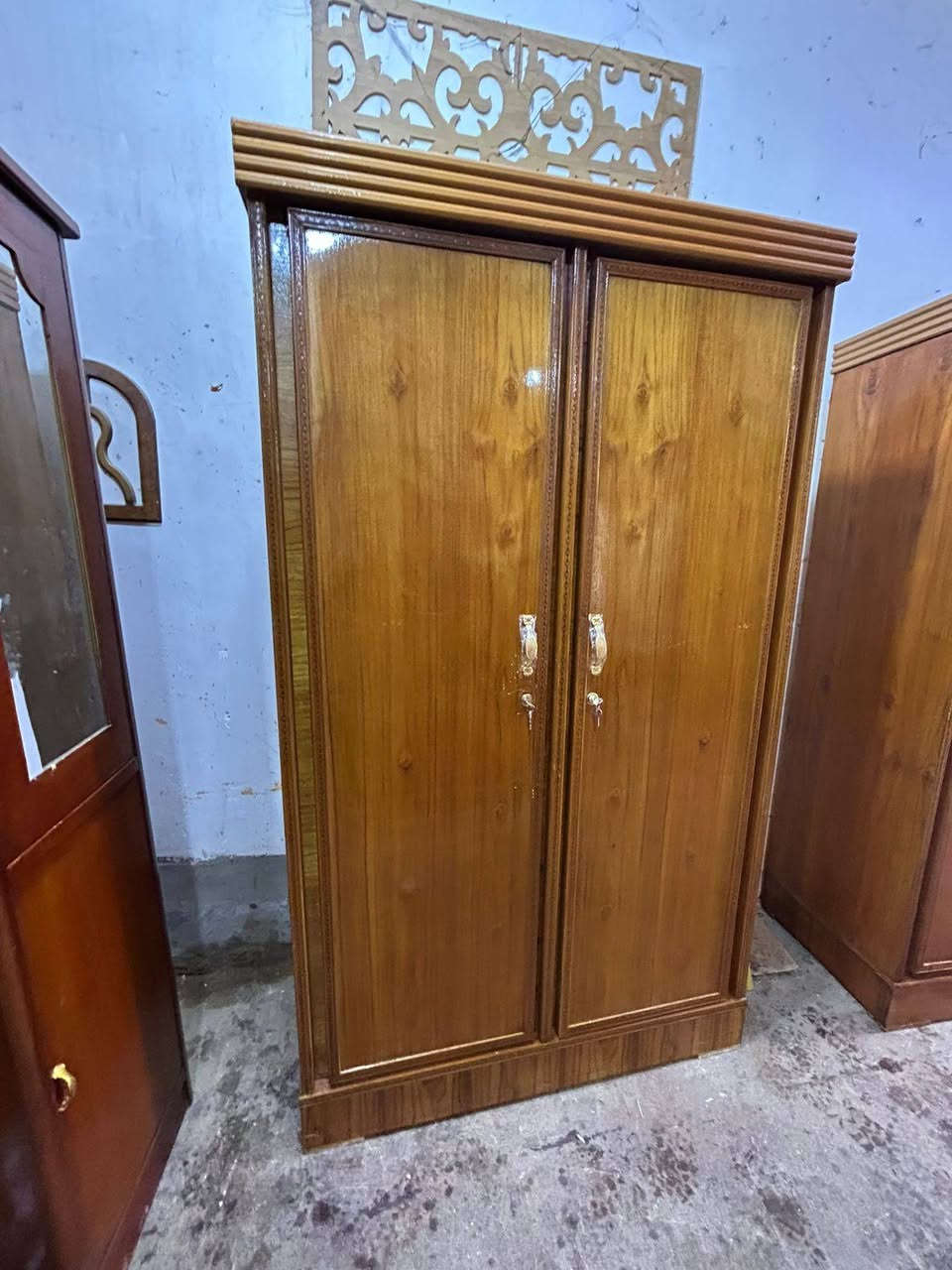 كنتور6بوب ملحق حطاطة السعر 250الف
كنتور 3بوب حطاطة ملحق السعر240الف
كنتور 3بوب جديد السعر360الف
كنتور بابين جديد السعر250الف
بوفية 3مترات ونص حطاطة السعر 150الف
بوفية مترين ونص حطاطة السعر 120الف
بوفية متر و70سنتم السعر75الف 
زاوية كنتورية حطاطة السعر 45الف
العنوان التاميم القادسية الاولى شارع المشاتل 
للأستفسار ***********
