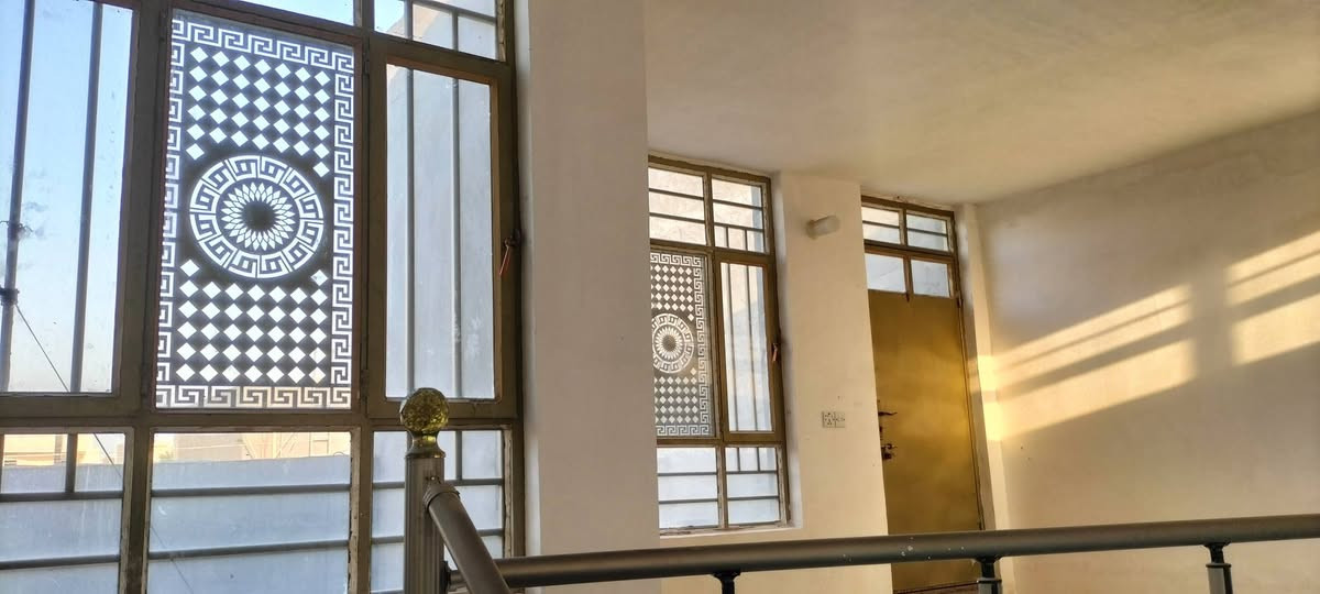 السلام عليكم. 
بيت للبيع في مجمع السلطان
قرب المدارس
م/100
طابق واحد
غرفه نوم وحده
الهاتف/ ***********
