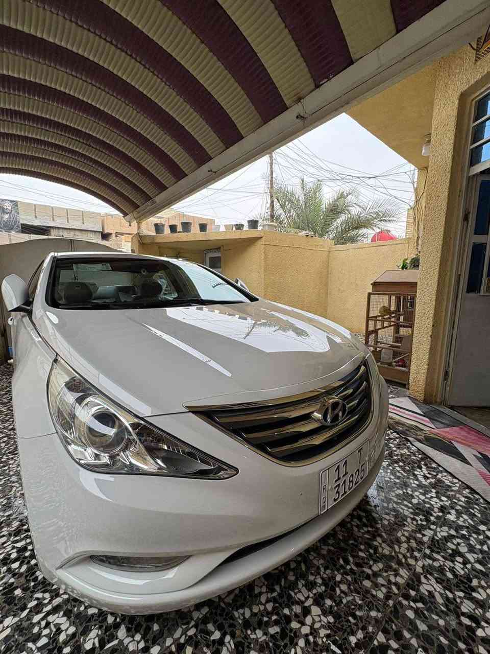 السلام عليكم 
سيارة سوناته موديل 2013 خليجي سيارة شركة عامة مكفولة من التبديل والصبغ كير المكينة على وضع الشركة تخم تاير صدر كله جديد السيارة مكفولة من جميع النواحي استخدامي شخصي باسمي ماشيه 124 تحكمات سيارة مري شفط قطعتين تبريد كشن كهربائي مكفولة صبغ تبديل محركها 2400 مكاني بغداد البلديات 
***********
