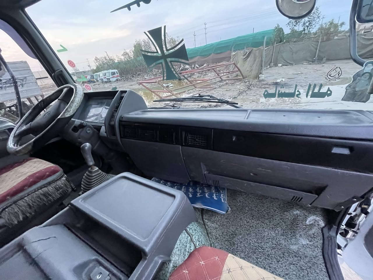 السلام عليكم انكر للبيع موديل 94 سياره 
حوضيه بالسنويه رقم انكليزي بسمي تخم تاير حداديه 
كهربائيات كله جديد. مكينه 70جديده لاتبخير ولا تنقيص 
سياره مكفوله من كلشي 
للسفسار ***********
