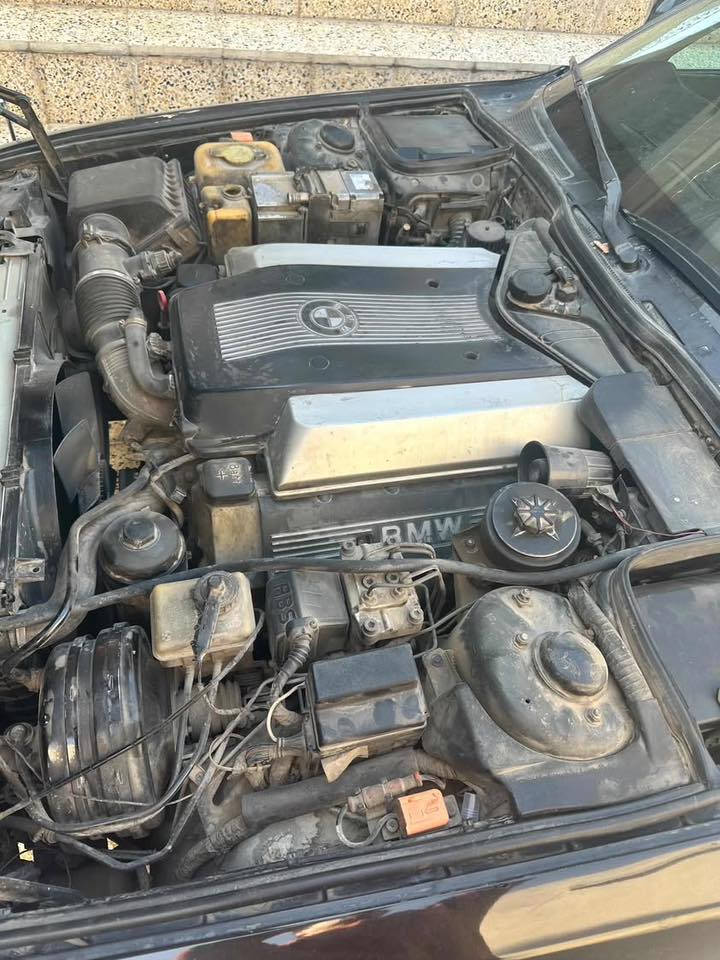 السلام عليكم ورحمة الله
مرحبا شباب 🙋🏻 
BM e32
740i
8 V
اللون :اسود
صبغ جمالية فقط
بچم عريض
كشنات كهرب 
الداخل(مقاعد  جلد بي شويه تشققات ومغلف قماش ) 
رقم نينوى الماني
وياله شمس اصلي
گير اوتو 
محرك وكير شرط
مكاني الموصل
تحويل او وكاله
للتواصل :
‎ *********** واتساب 
      كورك:***********
***********
