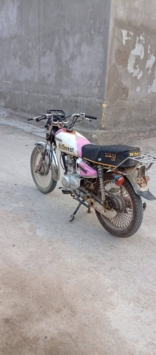 دراجه ارشه مكينه نضيفه اوراق بسمي تحويل اول يوم سعر 600وبيه مجال قليل مكاني البصره  كرمه علي رقم***********
