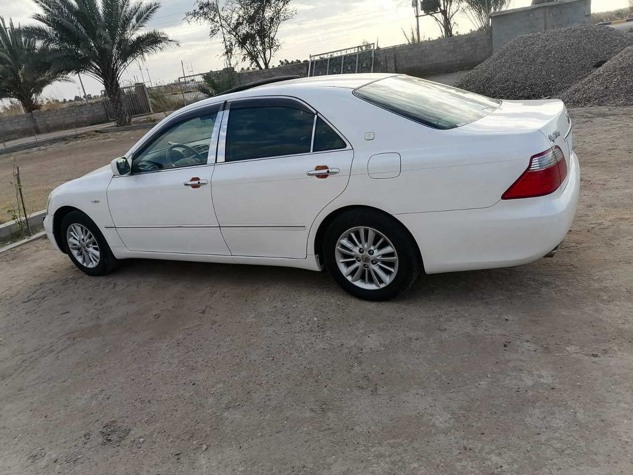 شاهينه ٢٠٠٦ بصمه رصاصي
أدوات
٣دكم فتحه 
برده خلفيه
داخل بيجي
شاصي ٨٢
العنوان فلوجة
***********
