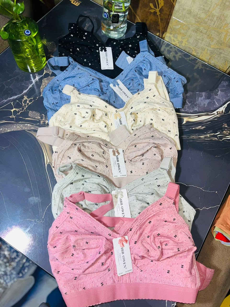 تم توفر ملابس داخلية نسائية حمالات صدر دبل سفنج وتك اسفنج بلا عظم ونوع كابري حجم وسط وحجم خاص واندر ليكرا واندر خامه زبده تجنن باردة بضاعتنا تركي درجة اولى بنات اي وحده تحب تحجز تتفضل خاص او تراسلني واتساب ادمن بيلسان 
***********
وقناتنا بواتساب مثبته بصفحه هم ننشر بيها اكثر شيء ملابس الداخلية ..
ادمن بيلسان
