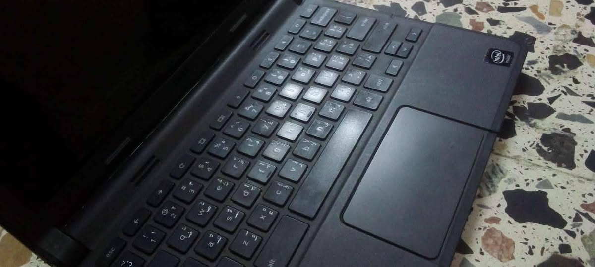 * السلام عليكم 👇*
---

*للبيع Dell Chromebook 11 - قطع غيار 45 ألف*

*الحالة:* الجهاز نظيف جداً مثل الصور. يشتغل على الشحن المباشر فقط لأن البطارية منتهية + يطلب فورمات بسبب عطل بالذاكرة الداخلية.

*الشغال 100%:* شاشة لمس 11.6 بدون خدوش، كيبورد كامل كل الأحرف، تاتش باد، كاميرا، صوت عالي، كل المنافذ سليمة.

*يفيد لـ:* فني صيانة، أو قطع غيار. الشاشة والكيبورد يسوون فلوس.

*السعر:* 45 ألف عراقي نهائي. البيع على حالته وبدون ترجيع.

*المكان:* بغداد - [خاص]

*للتواصل:* واتساب فقط [***********]

*ملاحظة:* الجهاز بدون شاحن. متوفر شاحن أصلي بـ 7 آلاف إضافية.

---

رجائا لحد يدخل خاص للطلب والاستفسار واتس اب فقط *

