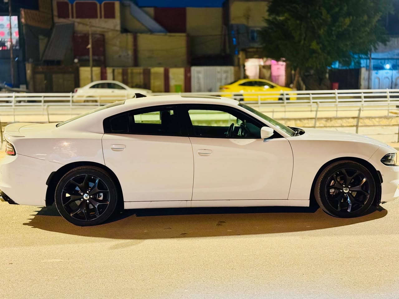 السلام عليكم جارجر لبيع موديل 2017 رالي فول مواصفات ماشيه 115ميل وارد كندي بدون حادث كلين 
مواصفات السياره فتحه بصمه تشغيل عن بعد شفتات ستيرن كشنات كهربائي كشنات حضن حساسات كشنات تدفئة كامره دواره حساسات بل المري سماعه بل الصندوق وبعد هواي بيه مواصفات 
السياره مكفولة كفاله من مكينه وكير على وضع الشركه 
السياره قبل أسبوع مسويله ادامه عامه 
وسونار موجود إذا تريد 
مكان السياره بابل الدبله
سعر السياره 233 وبيه مجال 
***********
